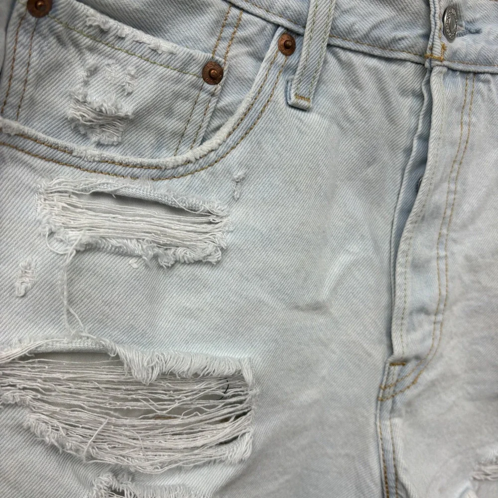 Levis 501 Original High Waisted Distressed Denim‎ Shorts Light Wash Blue W30